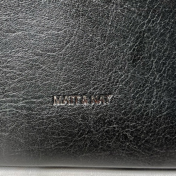 Matt & Nat Backpack Purse Bag. Magnet closure. VEGAN. Black. Excellent condition - Picture 3 of 10